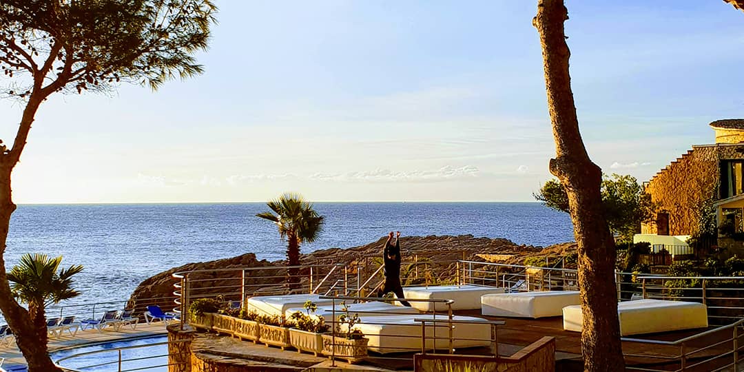 Fasten mit Yoga am Morgen Costa Brava